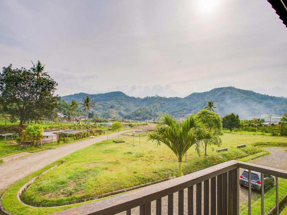 Oyo 3896 Villa Pesona Wisata Puncak Cianjur Exterior photo